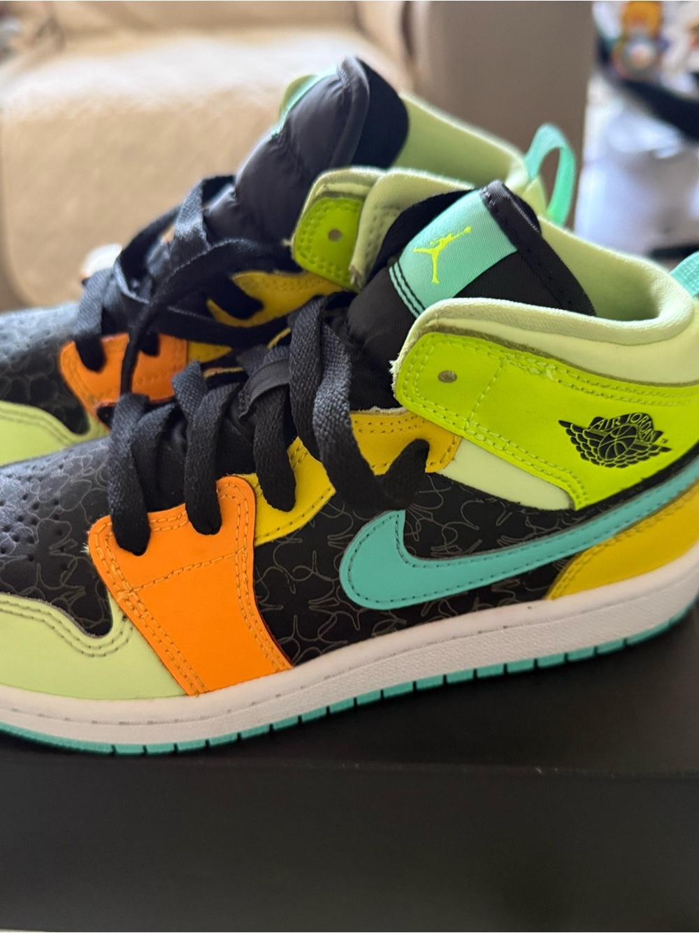 Jordan 1 Mid SE (PS) Size 2Y